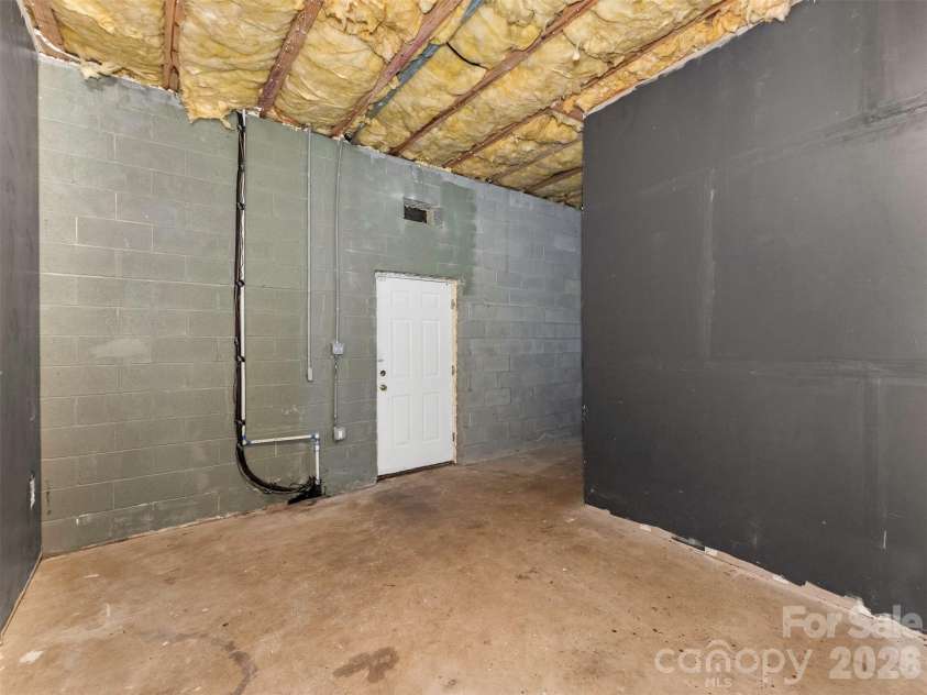 6238 King George Drive, Charlotte, NC 28213.  MLS# CAR4424656, YatesRealty ID 50836. 