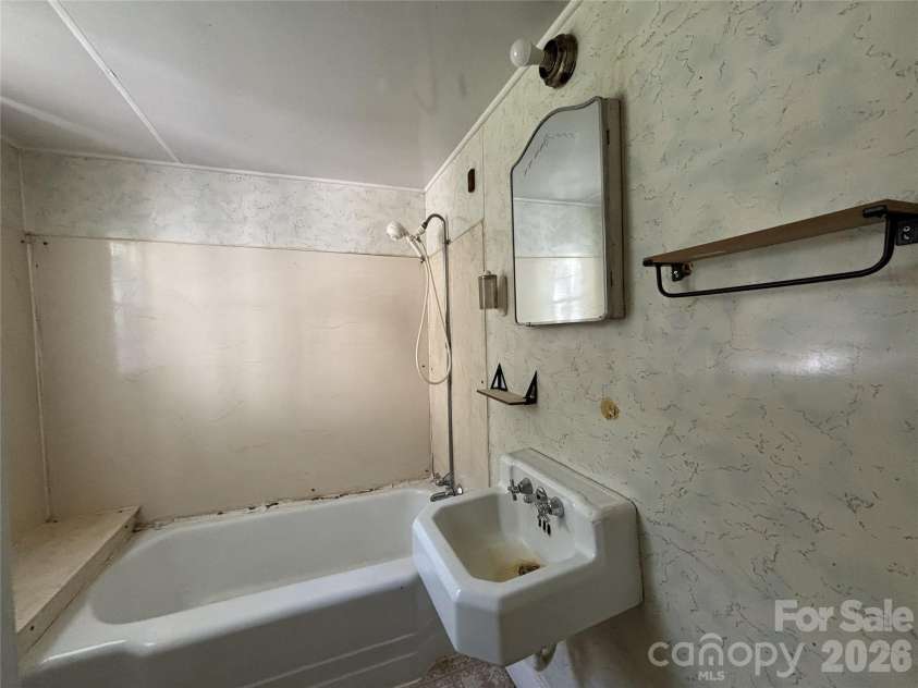 148 Oscar Road, Troy, NC 27371.  MLS# CAR4424468, YatesRealty ID 50838. 