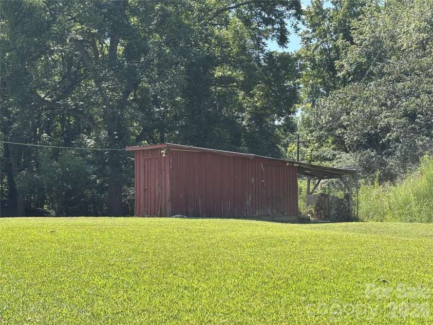 148 Oscar Road, Troy, NC 27371.  MLS# CAR4424468, YatesRealty ID 50838. 