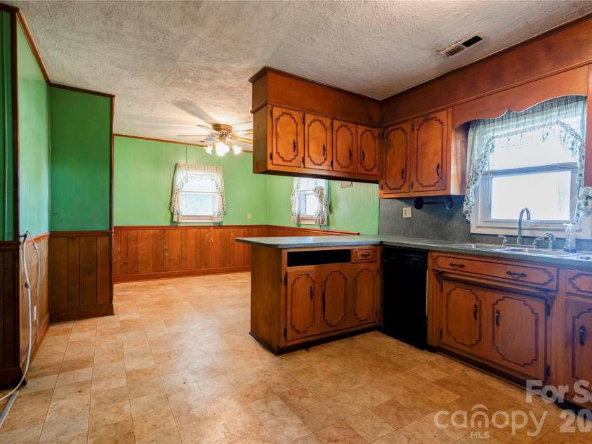 4538 Fallston Road, Fallston, NC 28150.  MLS# CAR4422755, YatesRealty ID 50839. House -Kitchen/Dining Room