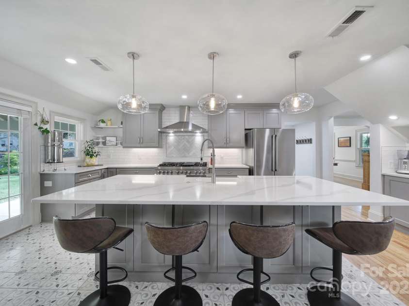 1841 Mecklenburg Avenue, Charlotte, NC 28205.  MLS# CAR4239048, YatesRealty ID 5084. 