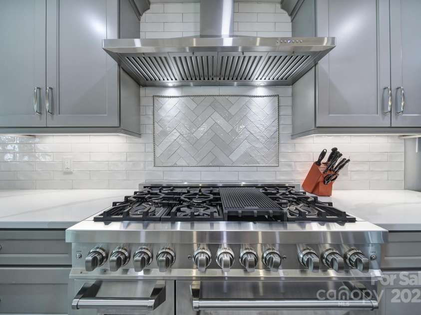 1841 Mecklenburg Avenue, Charlotte, NC 28205.  MLS# CAR4239048, YatesRealty ID 5084. 