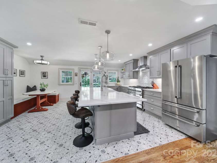 1841 Mecklenburg Avenue, Charlotte, NC 28205.  MLS# CAR4239048, YatesRealty ID 5084. 