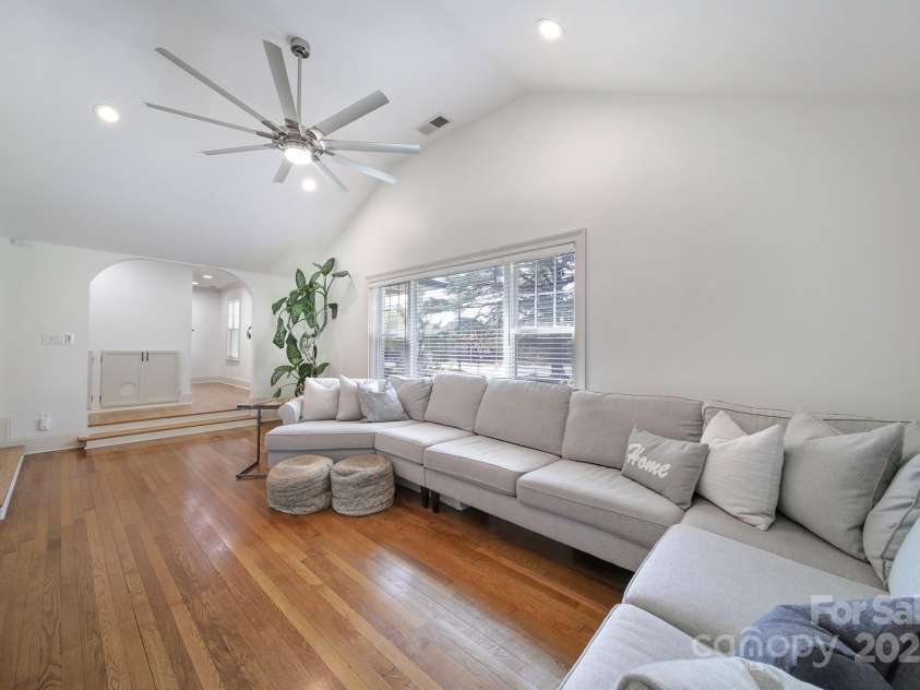 1841 Mecklenburg Avenue, Charlotte, NC 28205.  MLS# CAR4239048, YatesRealty ID 5084. 