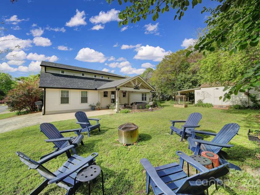 1841 Mecklenburg Avenue, Charlotte, NC 28205.  MLS# CAR4239048, YatesRealty ID 5084. 