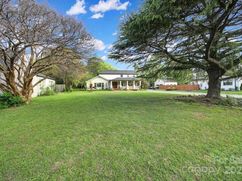 1841 Mecklenburg Avenue, Charlotte, NC 28205.  MLS# CAR4239048, YatesRealty ID 5084. 