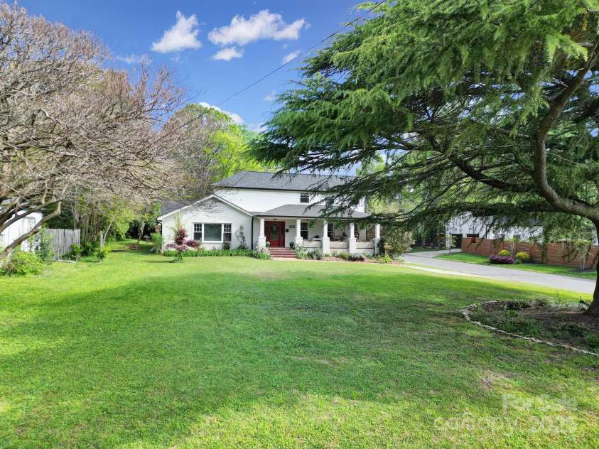 1841 Mecklenburg Avenue, Charlotte, NC 28205.  MLS# CAR4239048, YatesRealty ID 5084. 