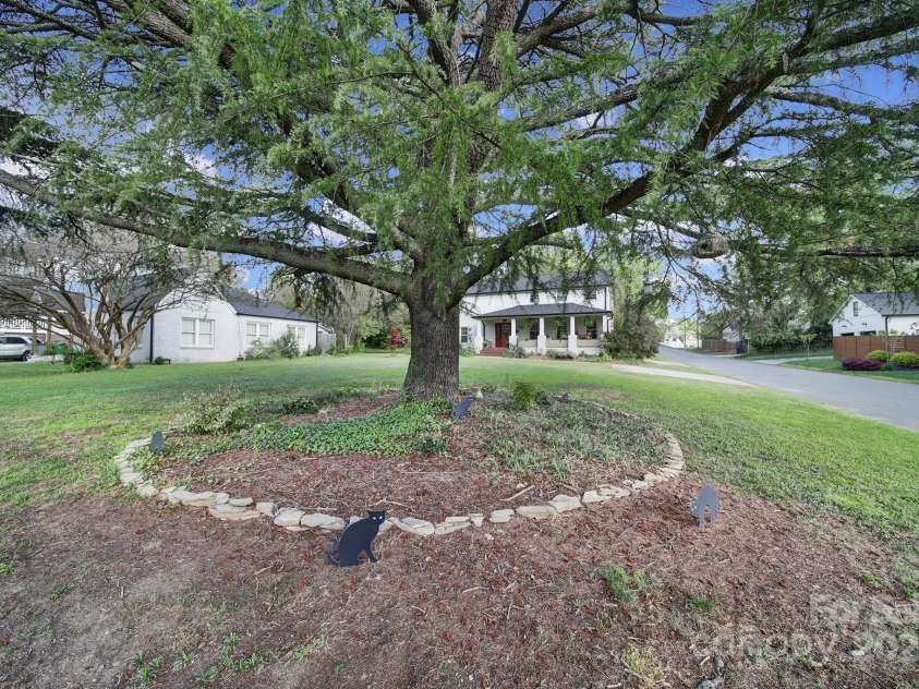 1841 Mecklenburg Avenue, Charlotte, NC 28205.  MLS# CAR4239048, YatesRealty ID 5084. 