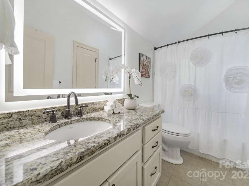 1841 Mecklenburg Avenue, Charlotte, NC 28205.  MLS# CAR4239048, YatesRealty ID 5084. Hall bath main level