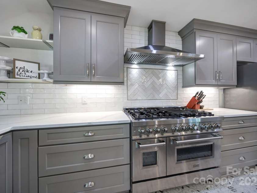 1841 Mecklenburg Avenue, Charlotte, NC 28205.  MLS# CAR4239048, YatesRealty ID 5084. Z Line appliances