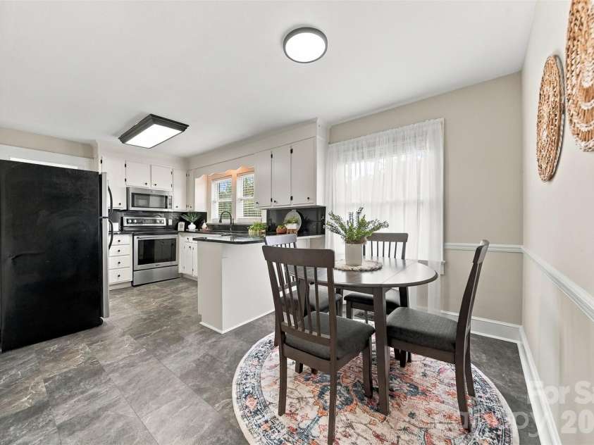 4273 Springs Road, Conover, NC 28613.  MLS# CAR4424417, YatesRealty ID 50840. Dining area