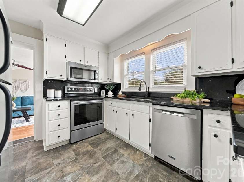 4273 Springs Road, Conover, NC 28613.  MLS# CAR4424417, YatesRealty ID 50840. Kitchen