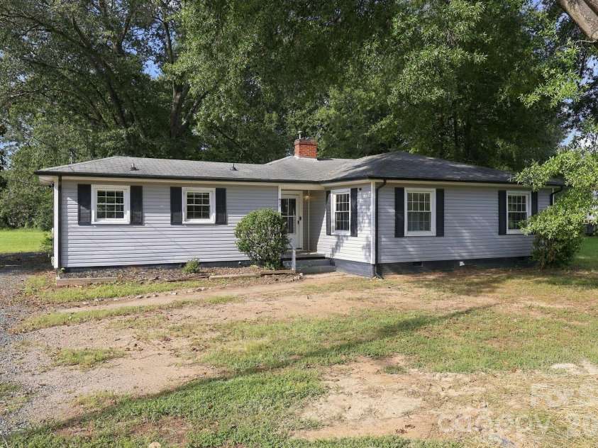 909 Rhode Island Avenue, Kannapolis, NC 28083.  MLS# CAR4424673, YatesRealty ID 50842. 