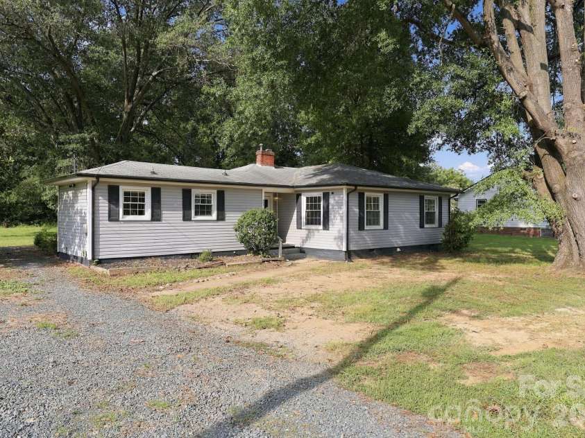 909 Rhode Island Avenue, Kannapolis, NC 28083.  MLS# CAR4424673, YatesRealty ID 50842. 