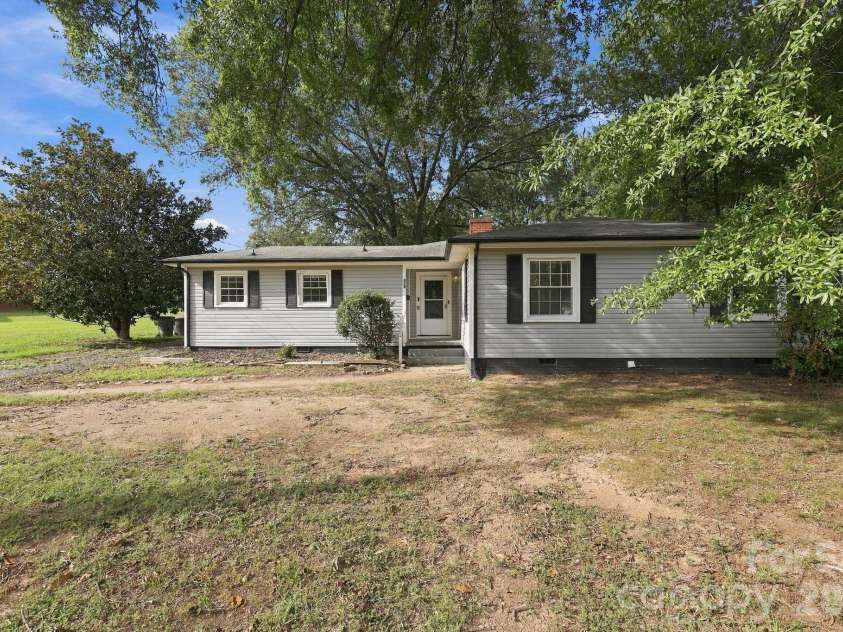 909 Rhode Island Avenue, Kannapolis, NC 28083.  MLS# CAR4424673, YatesRealty ID 50842. 