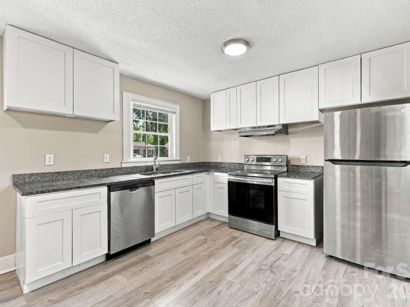 909 Rhode Island Avenue, Kannapolis, NC 28083.  MLS# CAR4424673, YatesRealty ID 50842. 