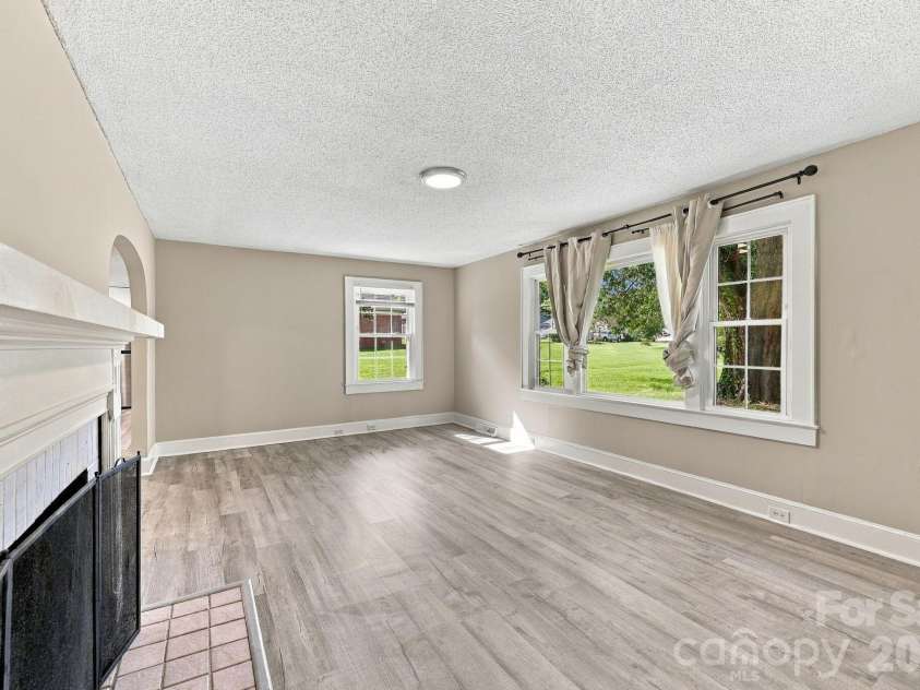 909 Rhode Island Avenue, Kannapolis, NC 28083.  MLS# CAR4424673, YatesRealty ID 50842. 
