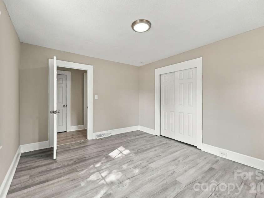 909 Rhode Island Avenue, Kannapolis, NC 28083.  MLS# CAR4424673, YatesRealty ID 50842. 