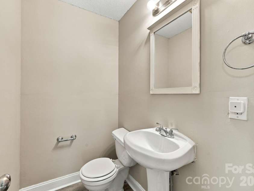 909 Rhode Island Avenue, Kannapolis, NC 28083.  MLS# CAR4424673, YatesRealty ID 50842. 