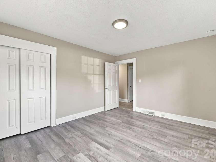 909 Rhode Island Avenue, Kannapolis, NC 28083.  MLS# CAR4424673, YatesRealty ID 50842. 