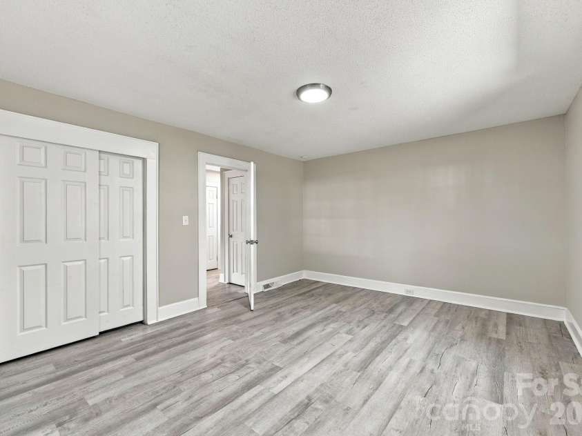 909 Rhode Island Avenue, Kannapolis, NC 28083.  MLS# CAR4424673, YatesRealty ID 50842. 