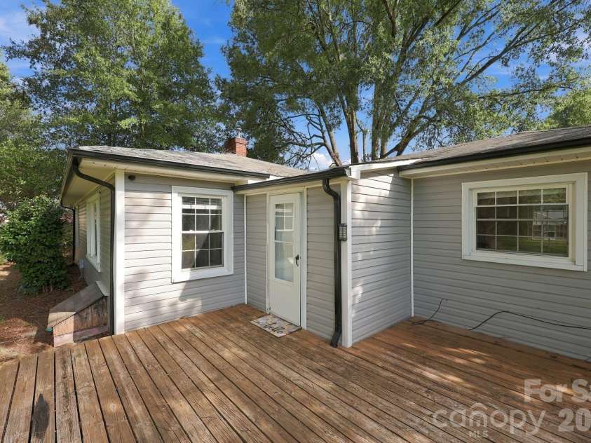 909 Rhode Island Avenue, Kannapolis, NC 28083.  MLS# CAR4424673, YatesRealty ID 50842. 