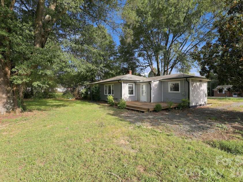 909 Rhode Island Avenue, Kannapolis, NC 28083.  MLS# CAR4424673, YatesRealty ID 50842. 