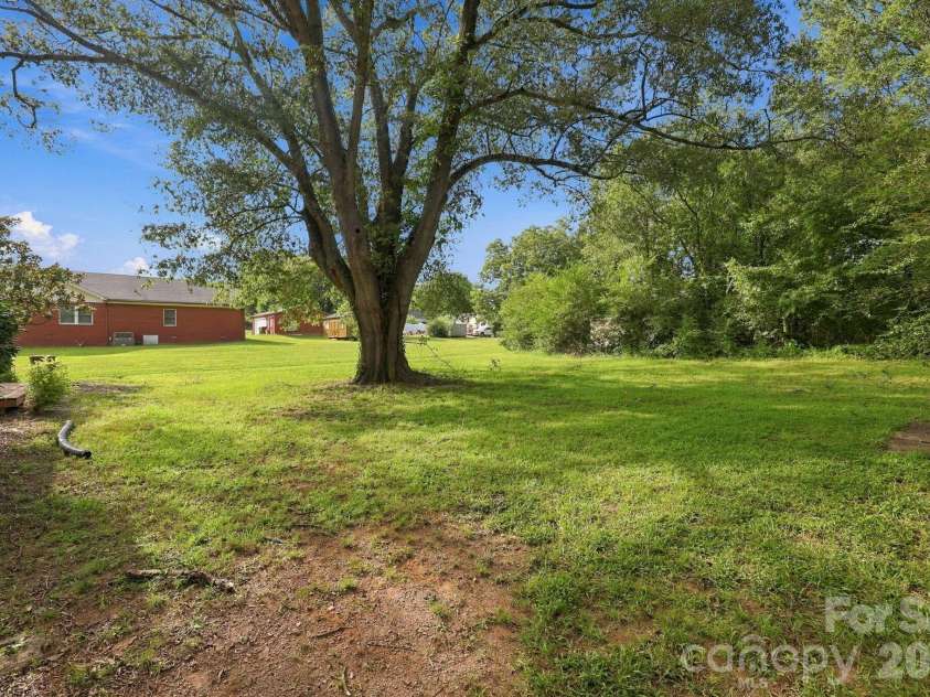 909 Rhode Island Avenue, Kannapolis, NC 28083.  MLS# CAR4424673, YatesRealty ID 50842. 