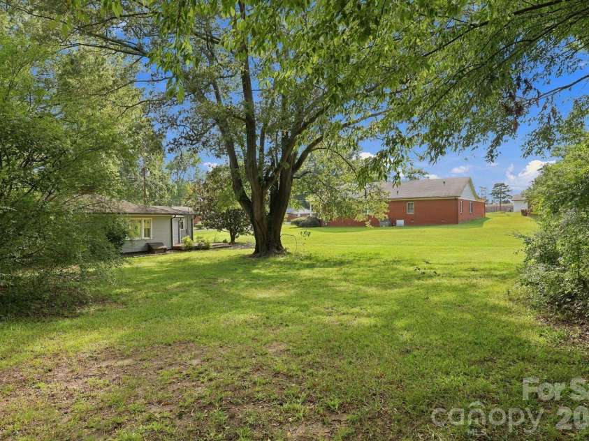 909 Rhode Island Avenue, Kannapolis, NC 28083.  MLS# CAR4424673, YatesRealty ID 50842. 