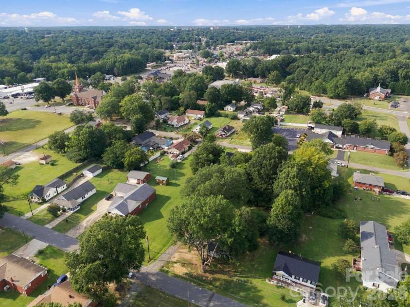 909 Rhode Island Avenue, Kannapolis, NC 28083.  MLS# CAR4424673, YatesRealty ID 50842. 