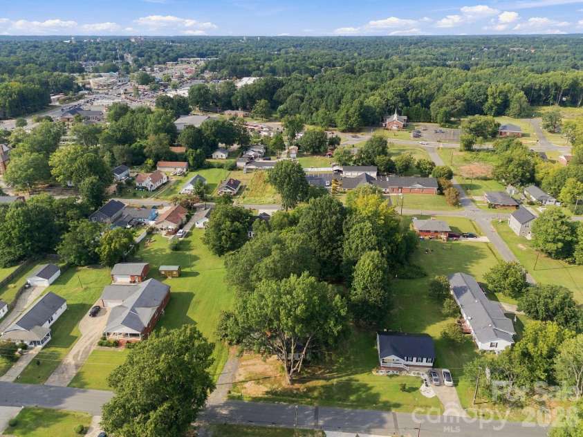 909 Rhode Island Avenue, Kannapolis, NC 28083.  MLS# CAR4424673, YatesRealty ID 50842. 