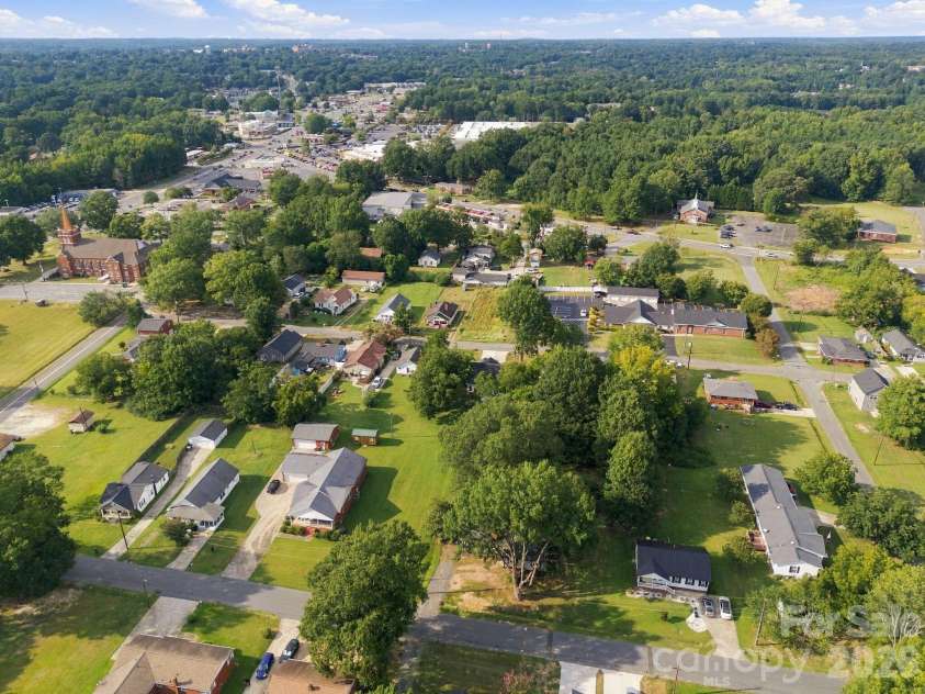 909 Rhode Island Avenue, Kannapolis, NC 28083.  MLS# CAR4424673, YatesRealty ID 50842. 