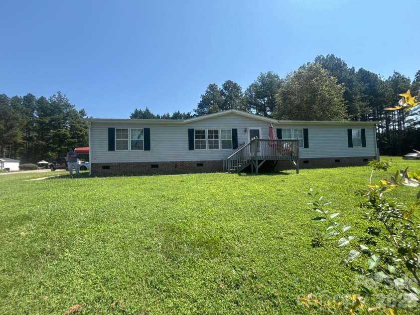901 Grace Drive, Stanley, NC 28164.  MLS# CAR4424679, YatesRealty ID 50847. 