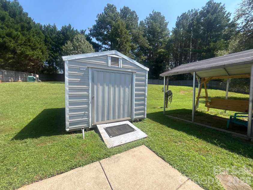 901 Grace Drive, Stanley, NC 28164.  MLS# CAR4424679, YatesRealty ID 50847. 