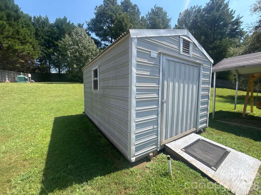 901 Grace Drive, Stanley, NC 28164.  MLS# CAR4424679, YatesRealty ID 50847. 