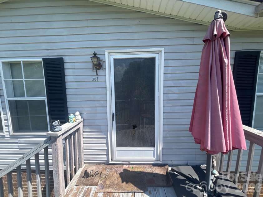 901 Grace Drive, Stanley, NC 28164.  MLS# CAR4424679, YatesRealty ID 50847. 