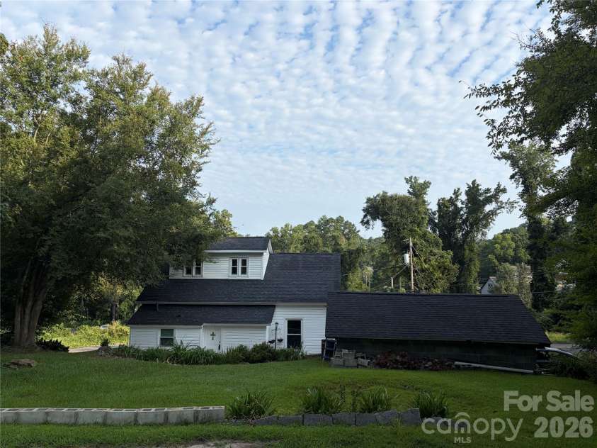 11 Republic Street, Great Falls, SC 29055.  MLS# CAR4423991, YatesRealty ID 50848. 