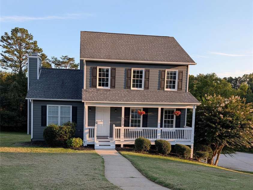 5519 Winding Oak Drive, Hickory, NC 28602.  MLS# CAR4406874, YatesRealty ID 50849. 
