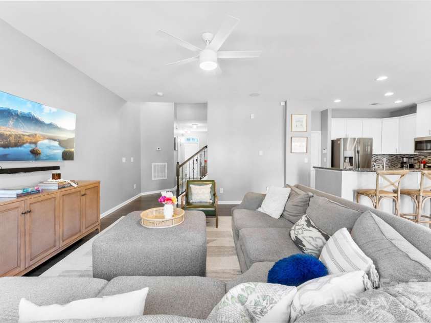 2446 Alyssa Lane, Charlotte, NC 28208.  MLS# CAR4238464, YatesRealty ID 5085. 