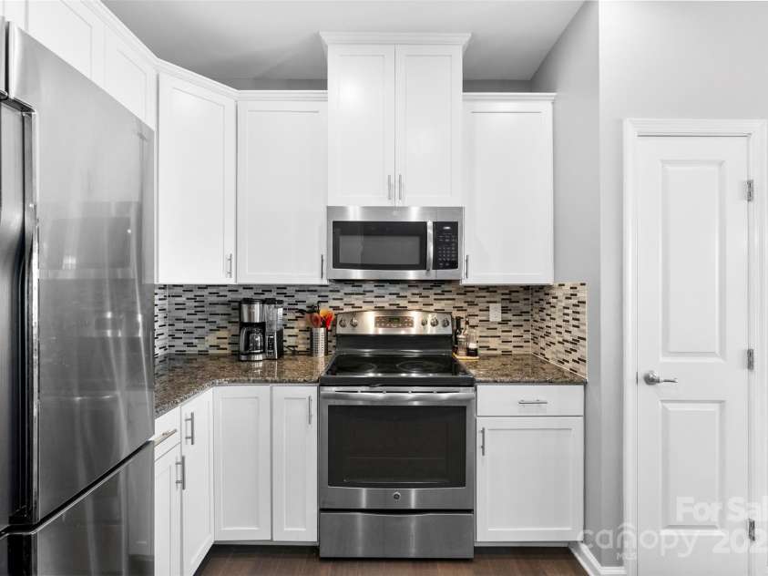 2446 Alyssa Lane, Charlotte, NC 28208.  MLS# CAR4238464, YatesRealty ID 5085. 