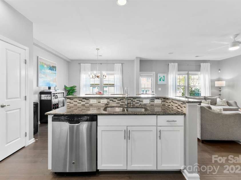 2446 Alyssa Lane, Charlotte, NC 28208.  MLS# CAR4238464, YatesRealty ID 5085. 