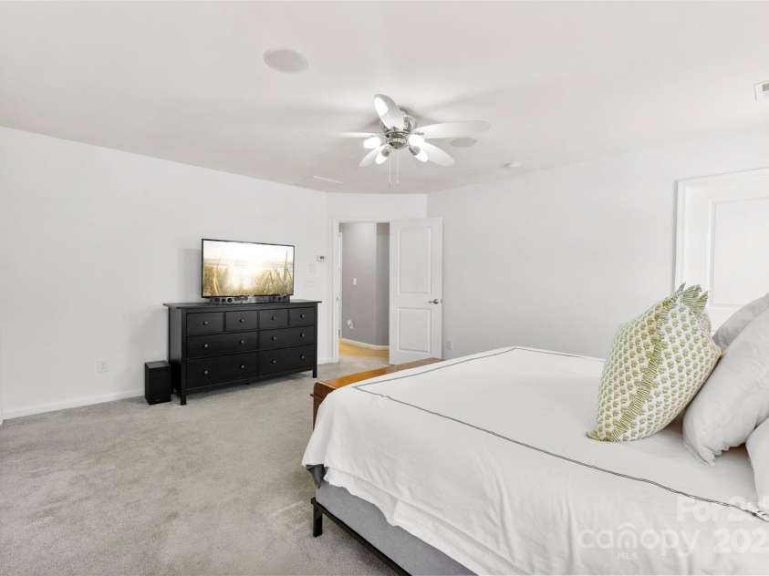 2446 Alyssa Lane, Charlotte, NC 28208.  MLS# CAR4238464, YatesRealty ID 5085. 