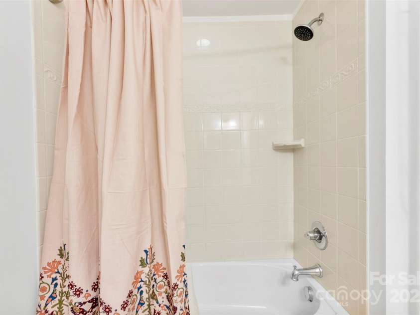 2446 Alyssa Lane, Charlotte, NC 28208.  MLS# CAR4238464, YatesRealty ID 5085. 