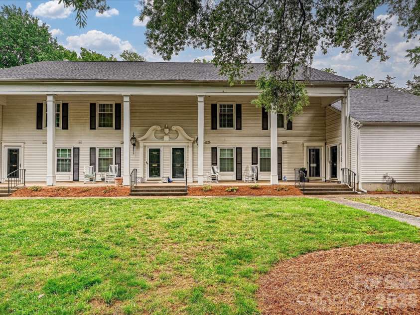 7004 Quail Hill Road, Charlotte, NC 28210.  MLS# CAR4349356, YatesRealty ID 5085. 