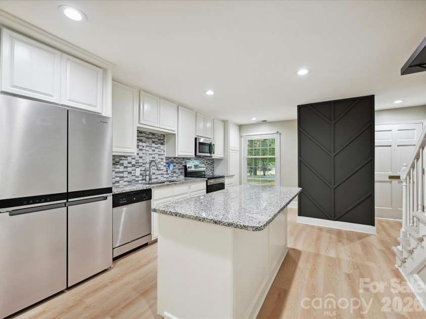 7004 Quail Hill Road, Charlotte, NC 28210.  MLS# CAR4349356, YatesRealty ID 5085. 