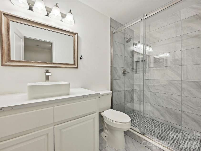 7004 Quail Hill Road, Charlotte, NC 28210.  MLS# CAR4349356, YatesRealty ID 5085. 