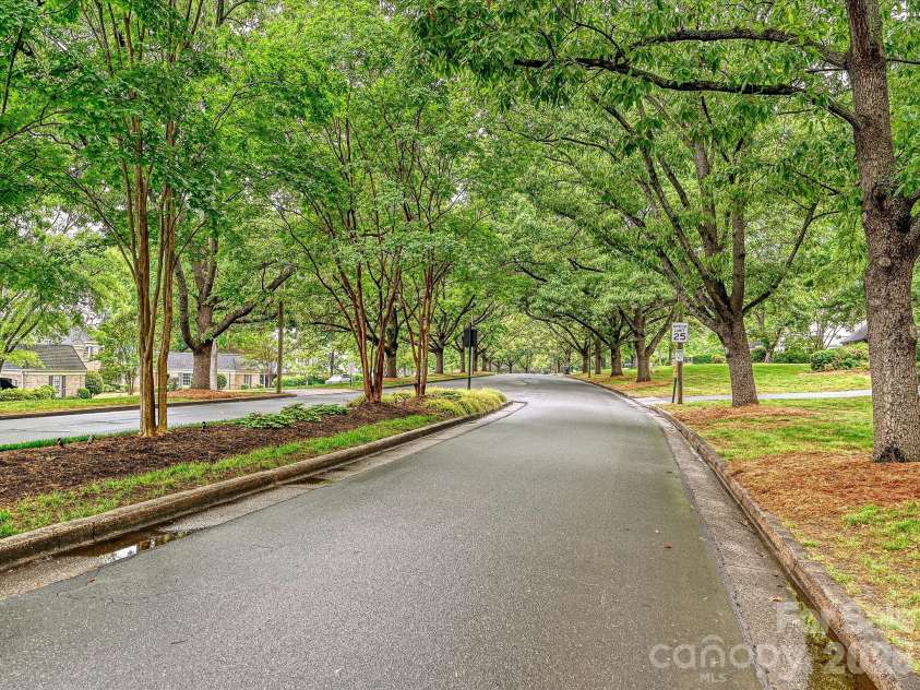 7004 Quail Hill Road, Charlotte, NC 28210.  MLS# CAR4349356, YatesRealty ID 5085. 
