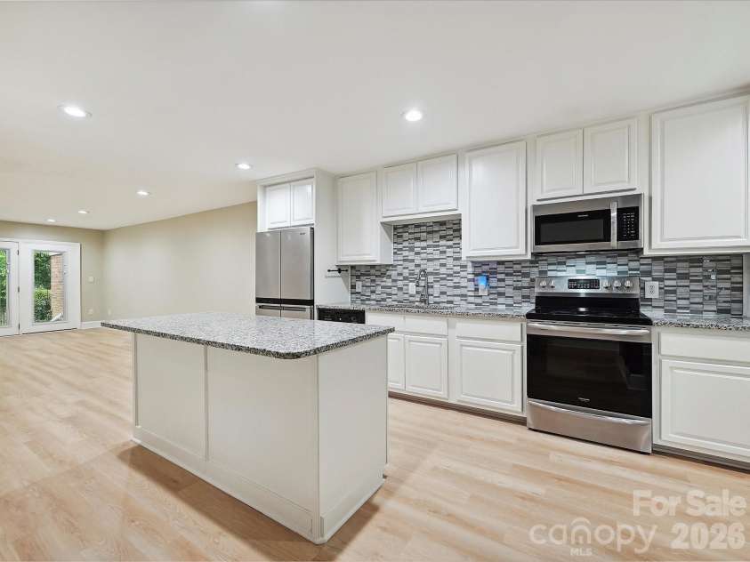 7004 Quail Hill Road, Charlotte, NC 28210.  MLS# CAR4349356, YatesRealty ID 5085. 
