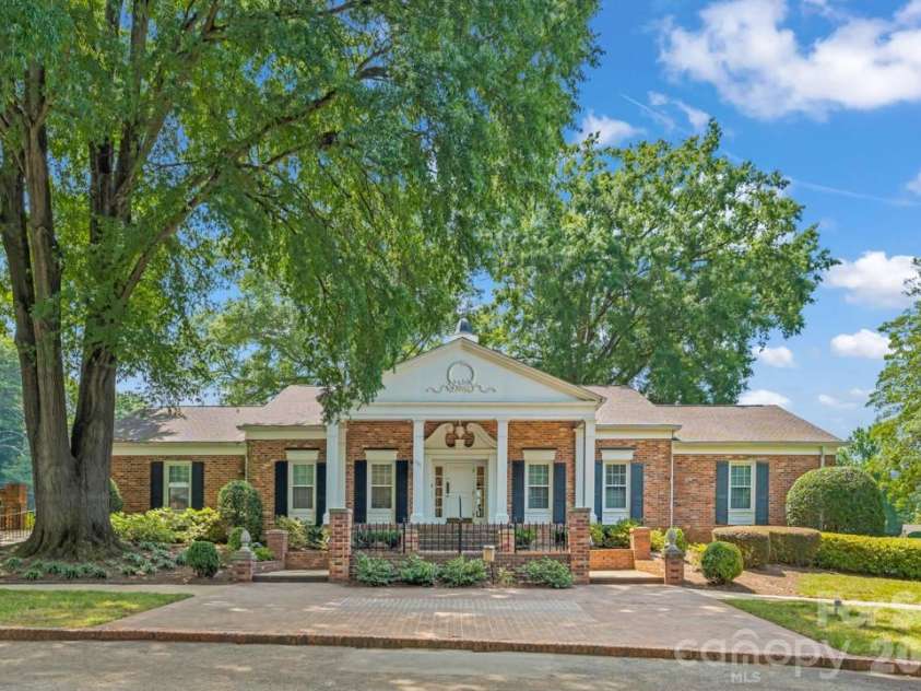 7004 Quail Hill Road, Charlotte, NC 28210.  MLS# CAR4349356, YatesRealty ID 5085. 