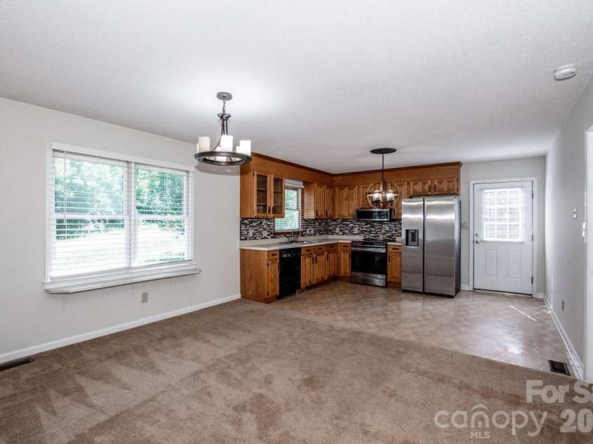 612 Sharon Drive, Statesville, NC 28625.  MLS# CAR4424578, YatesRealty ID 50851. 